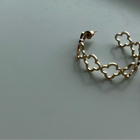 Hollow Out Small Flower Simple Earring Set, Festival earrings - Picture 9 of 13